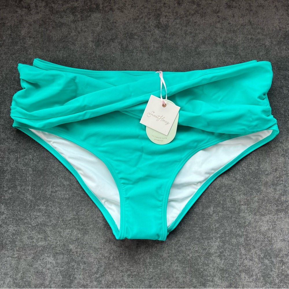 NWT SweetHoney Women’s Ruffle Bikini Bottoms Size Large